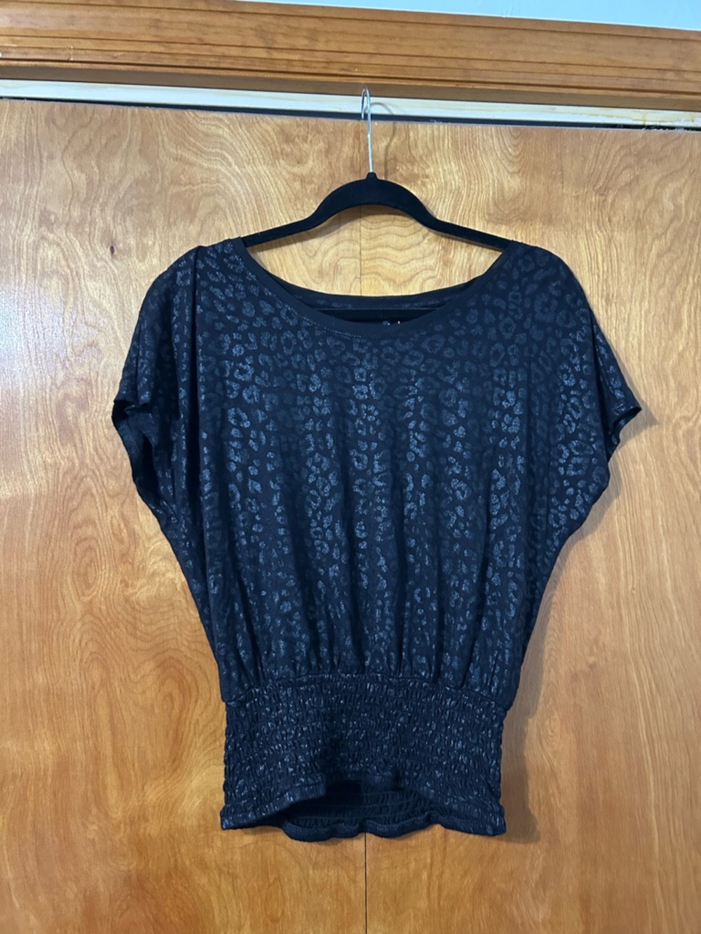 White House Black Market Black Leopard-Print Short Sleeve Smocked Hem Top